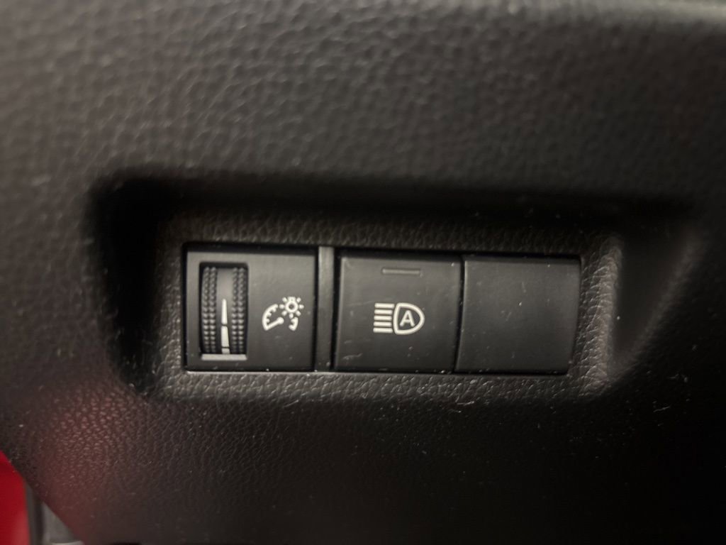 Used 2022 Toyota RAV4 LE image 17