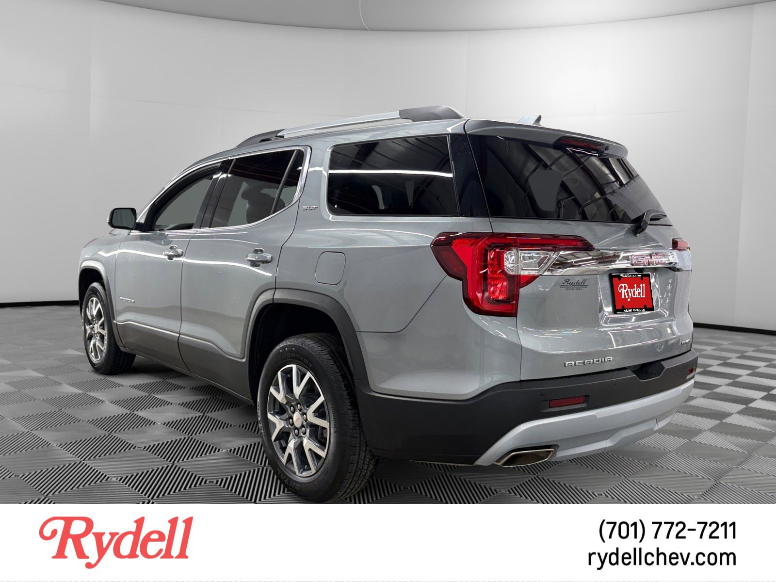 Used 2023 GMC Acadia SLT w/ Preferred Package AWD/4WD image 3