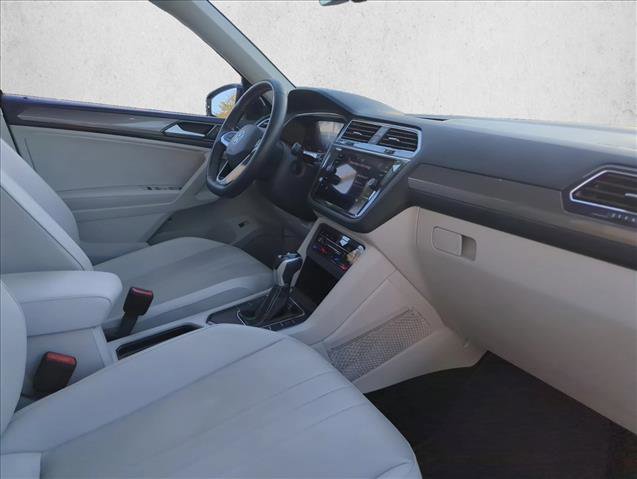 Used 2023 Volkswagen Tiguan SE w/ Panoramic Sunroof Package image 23