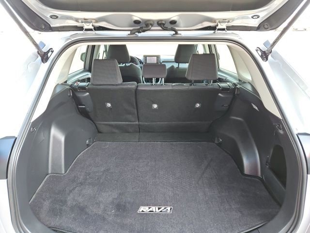 Used 2019 Toyota RAV4 LE image 23