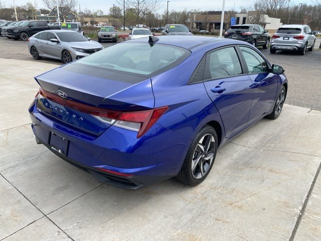 Used 2023 Hyundai Elantra SEL w/ Convenience Package FWD image 3