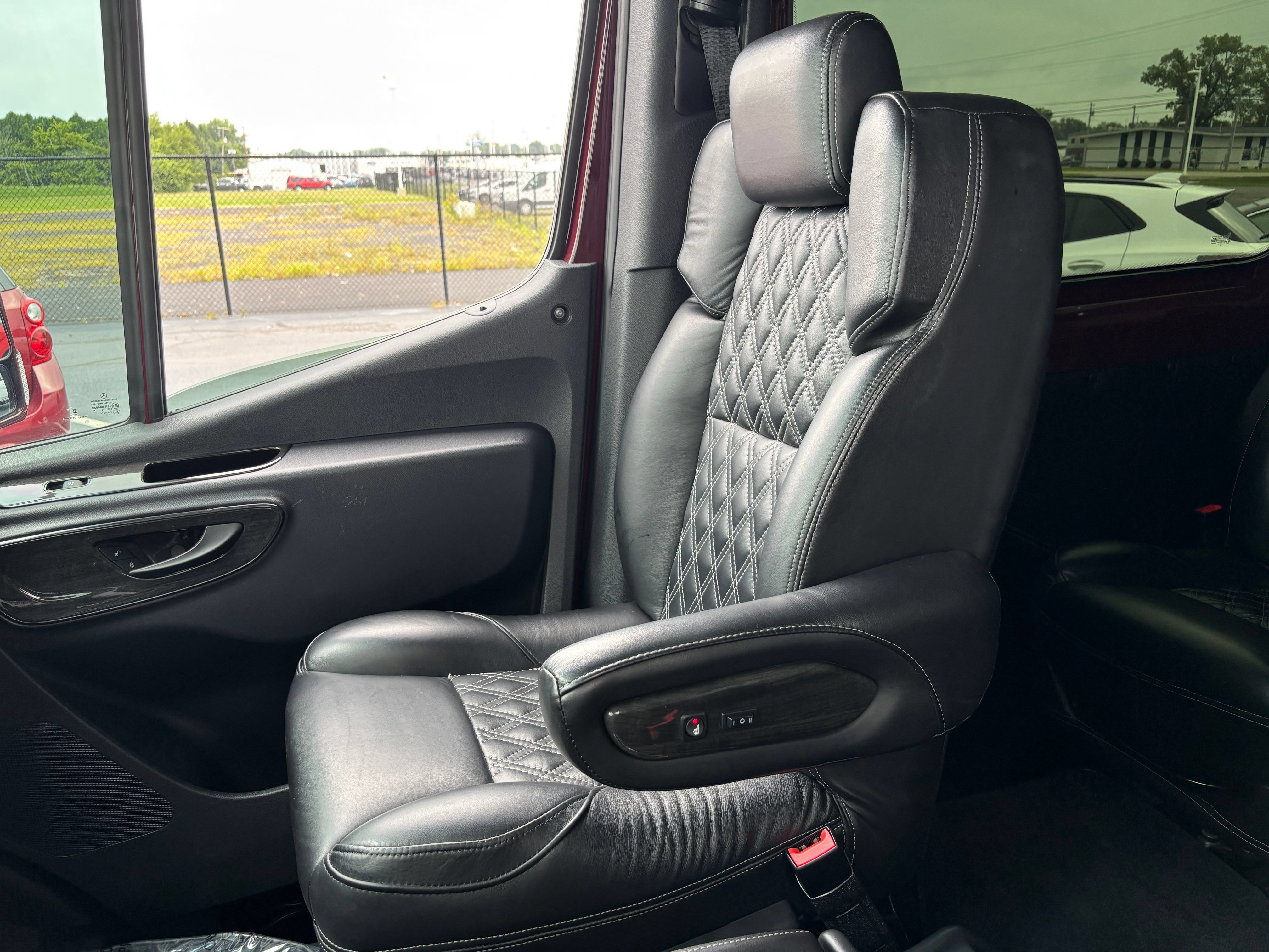 Used 2024 Mercedes-Benz Sprinter 2500 image 42