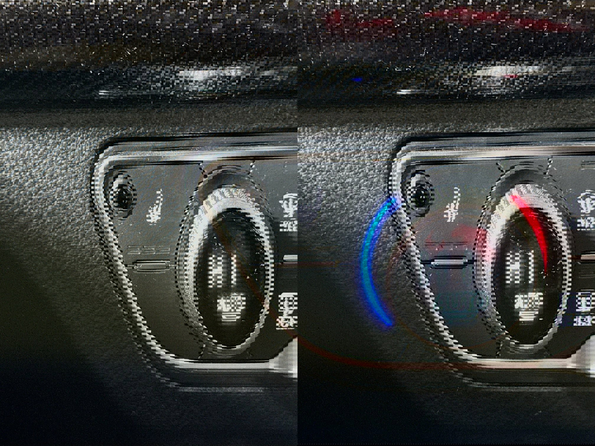 Used 2023 Audi SQ5 Premium w/ Convenience Package image 3