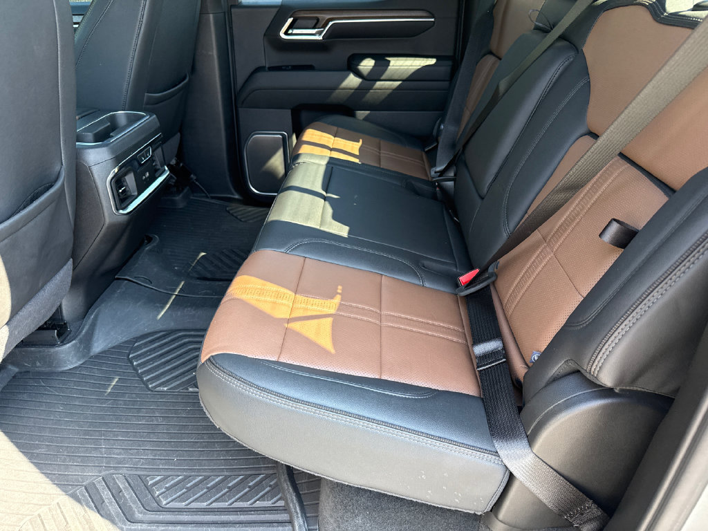 Used 2024 Chevrolet Silverado 1500 High Country w/ Technology Package AWD/4WD image 21