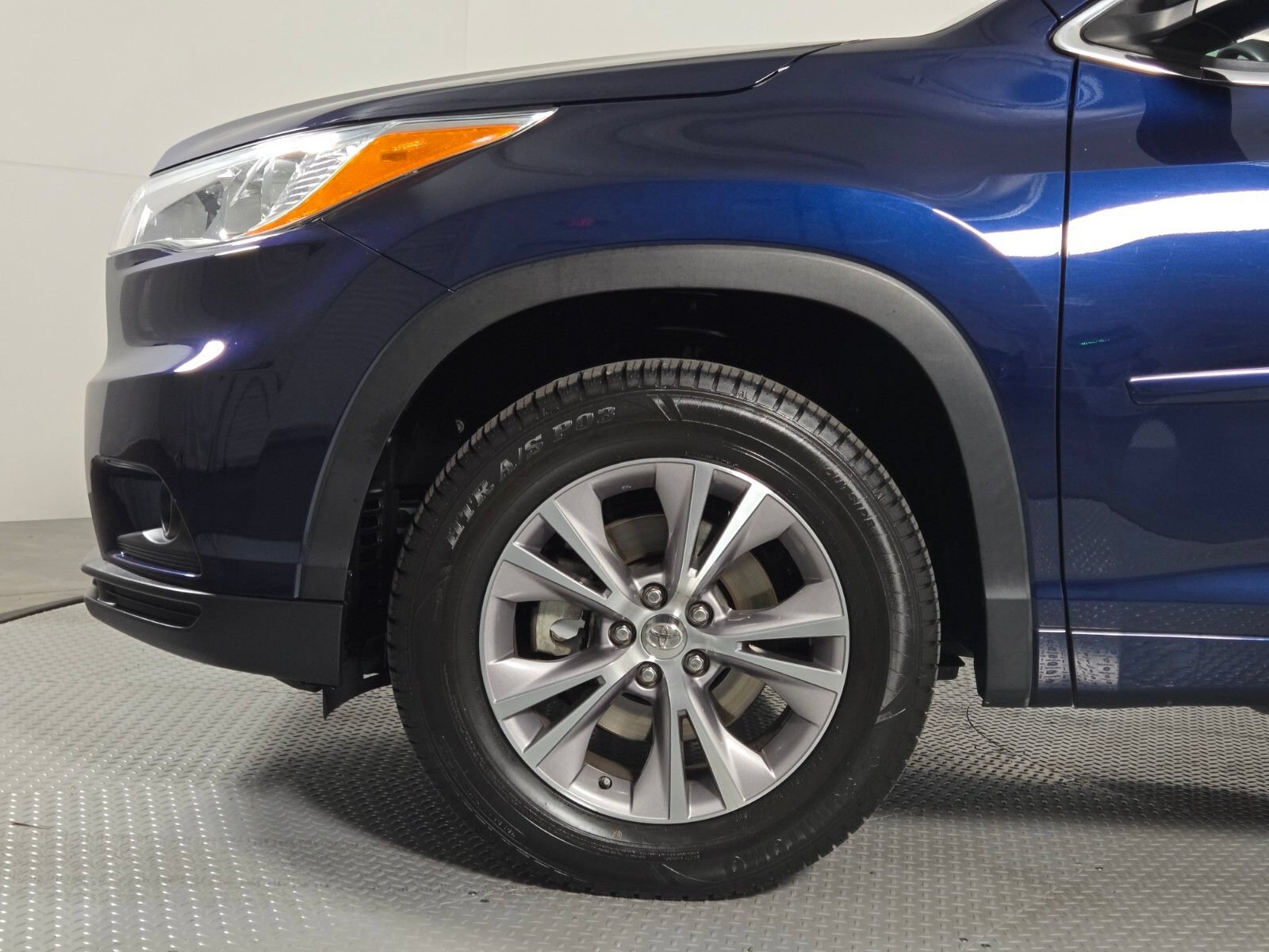 Used 2014 Toyota Highlander XLE FWD image 9