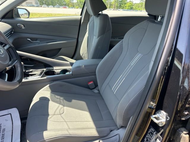 Used 2023 Hyundai Elantra SEL w/ Convenience Package FWD image 9