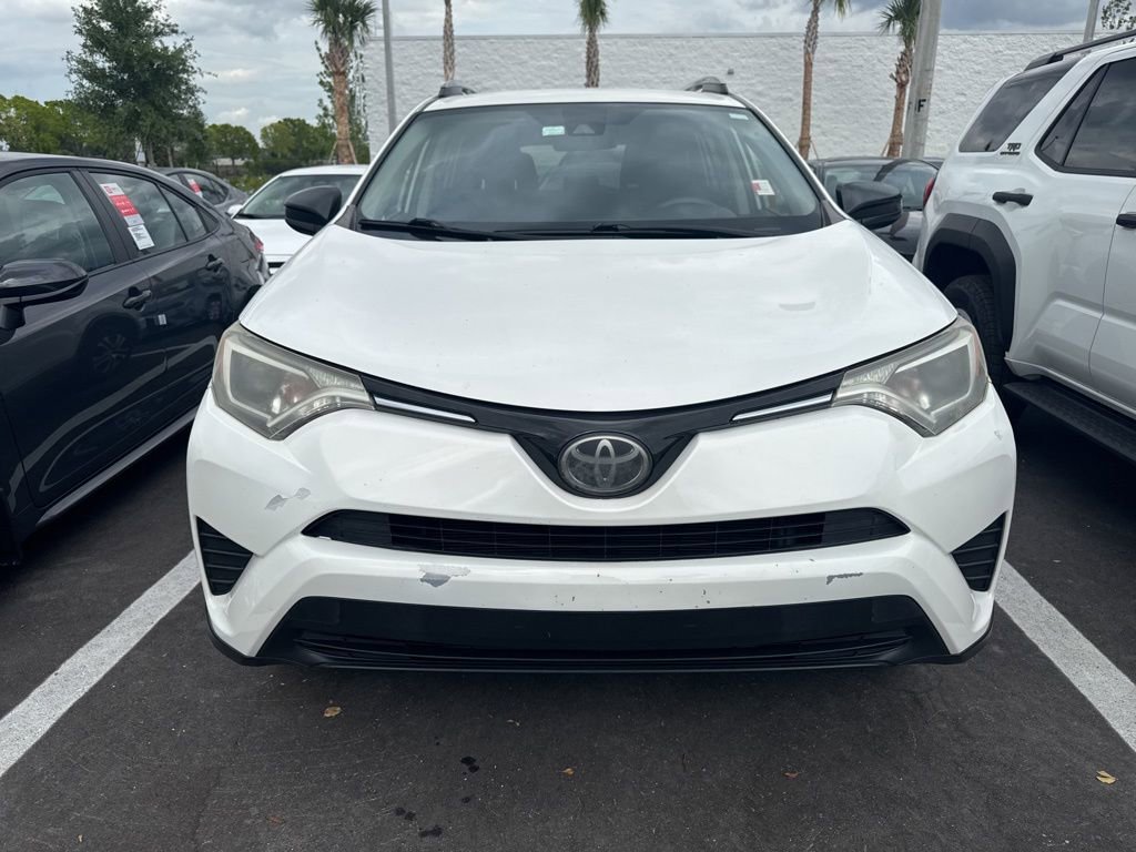 Used 2018 Toyota RAV4 LE FWD image 2