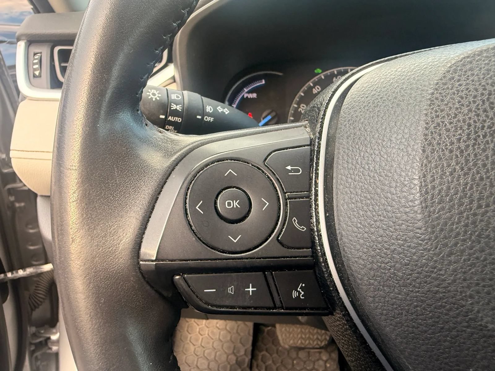 Used 2019 Toyota RAV4 Limited AWD/4WD image 16