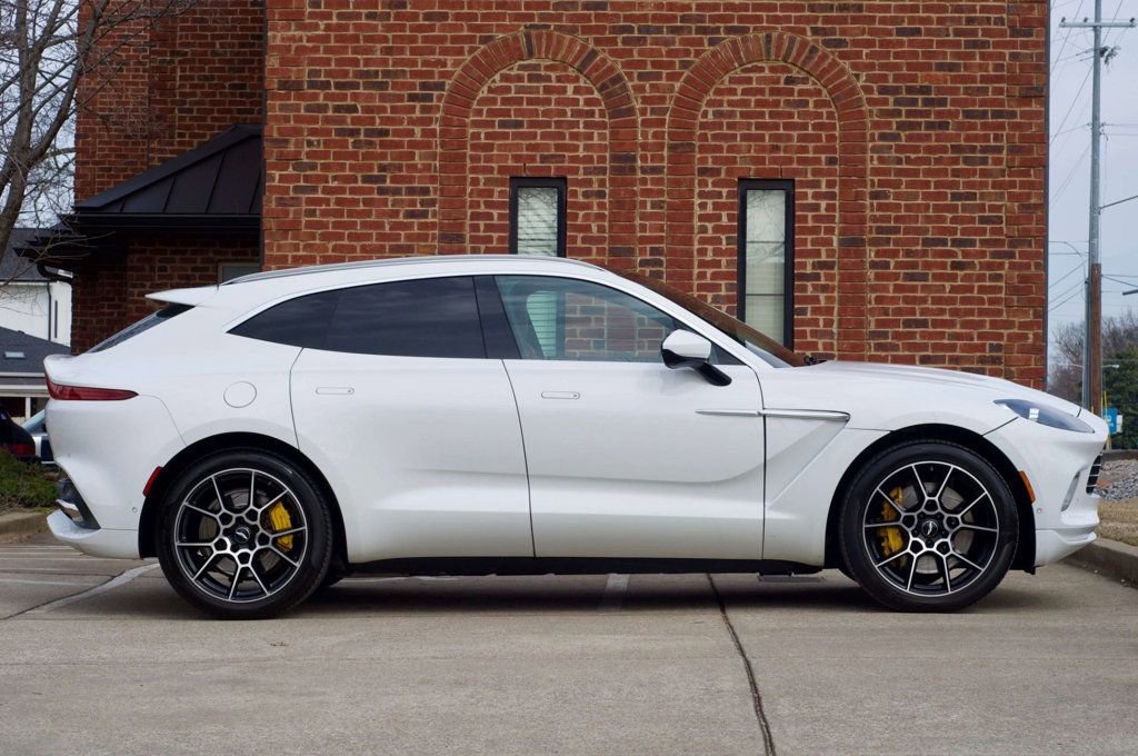 Used 2022 Aston Martin DBX image 4