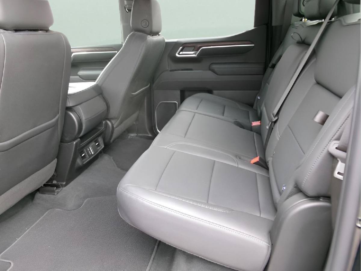 Used 2026 GMC Sierra 1500 SLT AWD/4WD image 9
