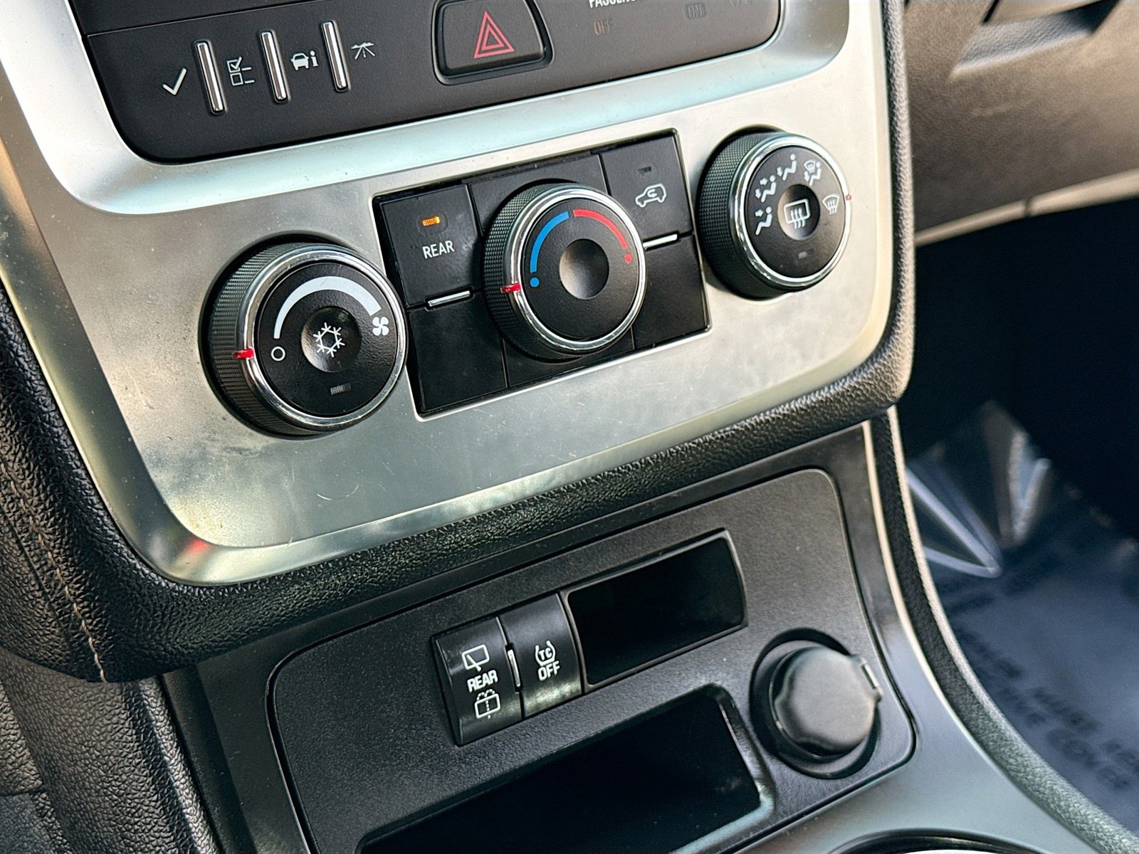 Used 2013 GMC Acadia SLE image 11