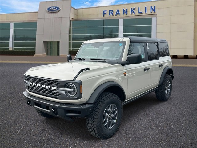 New 2025 Ford Bronco Badlands image 3