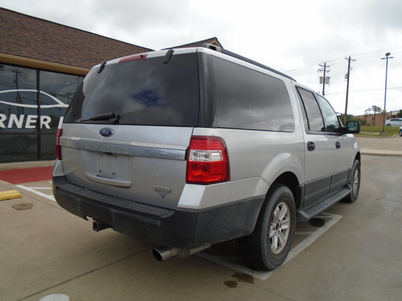 Used 2017 Ford Expedition EL XL w/ Equipment Group 101A RWD image 3
