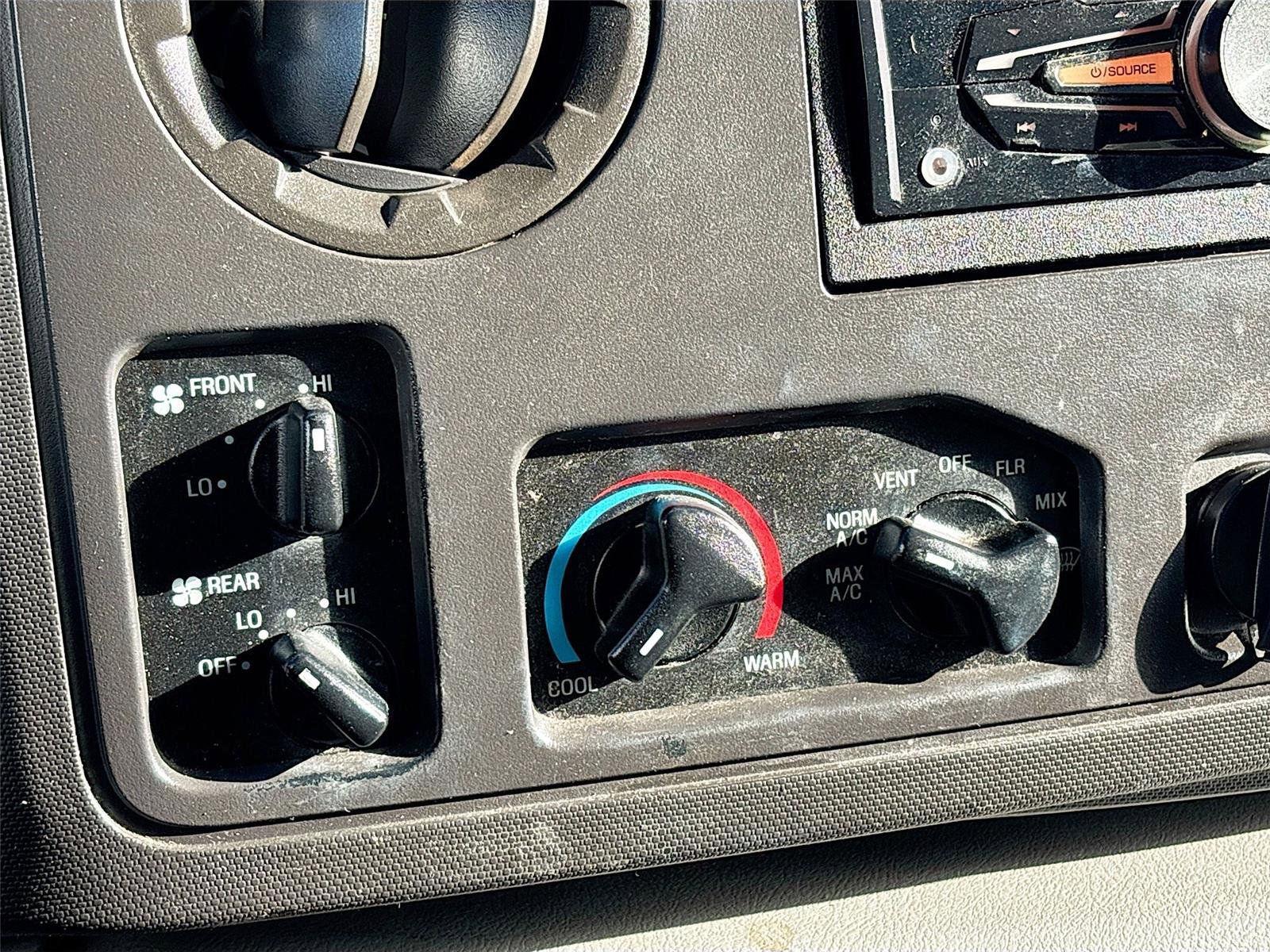 Used 2013 Ford E-350 and Econoline 350 XLT image 16