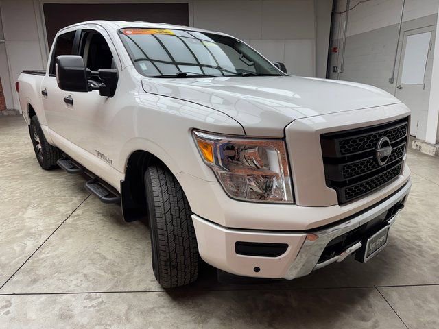 Used 2024 Nissan Titan SV w/ SV Convenience Package image 6
