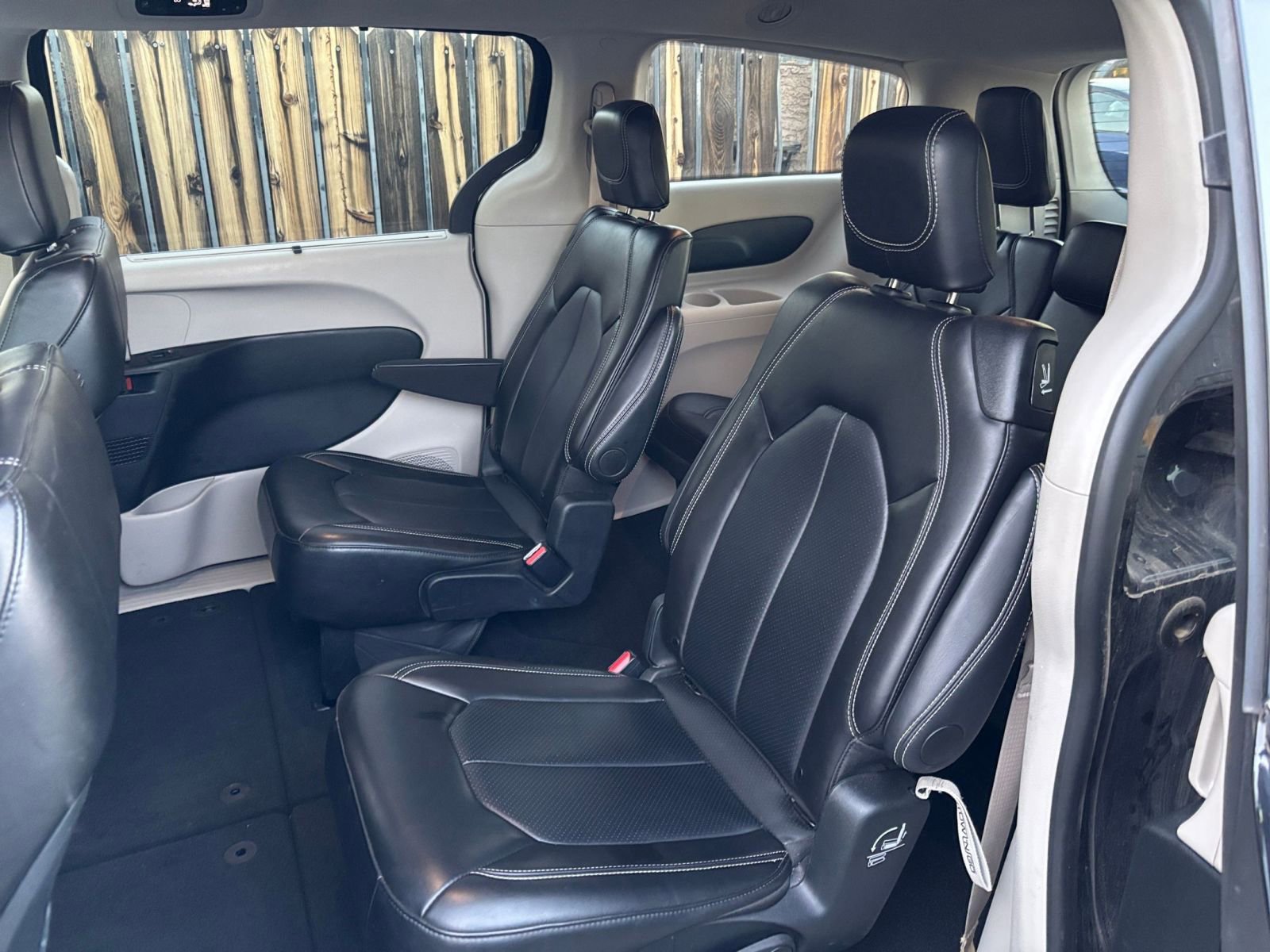Used 2024 Chrysler Pacifica Touring-L image 41