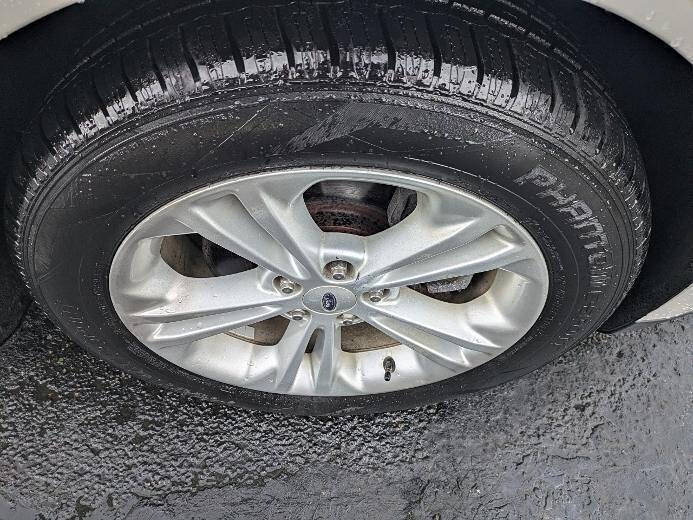 Used 2014 Ford Taurus SEL FWD image 8