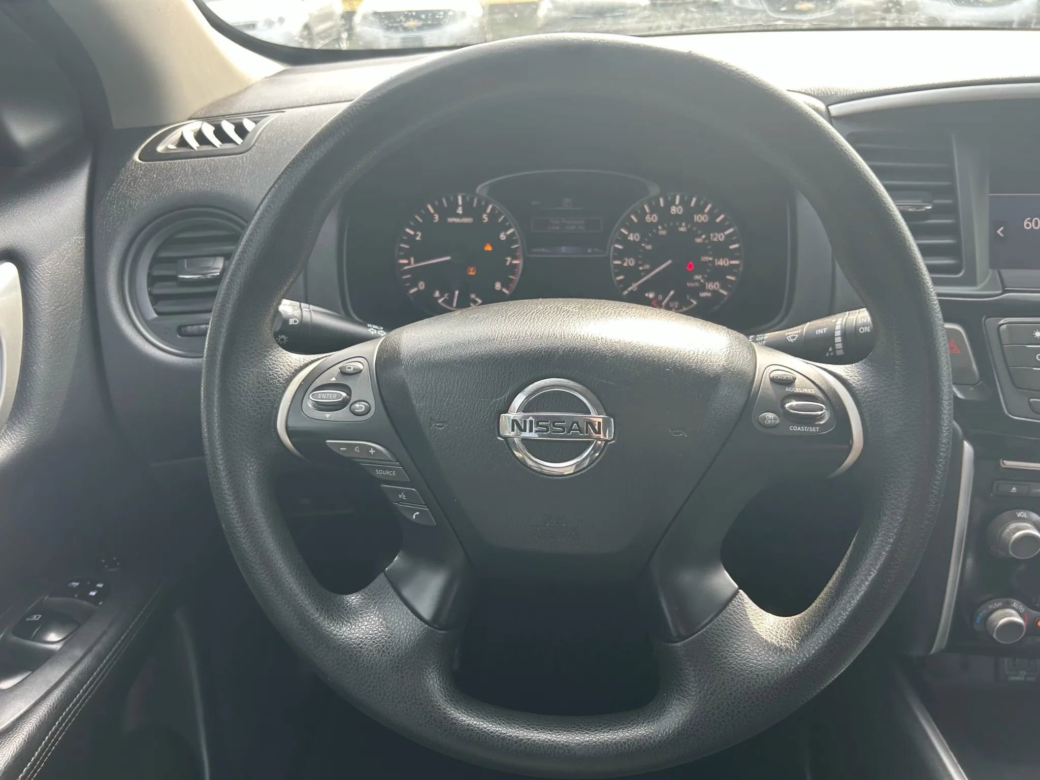 Used 2018 Nissan Pathfinder S image 12