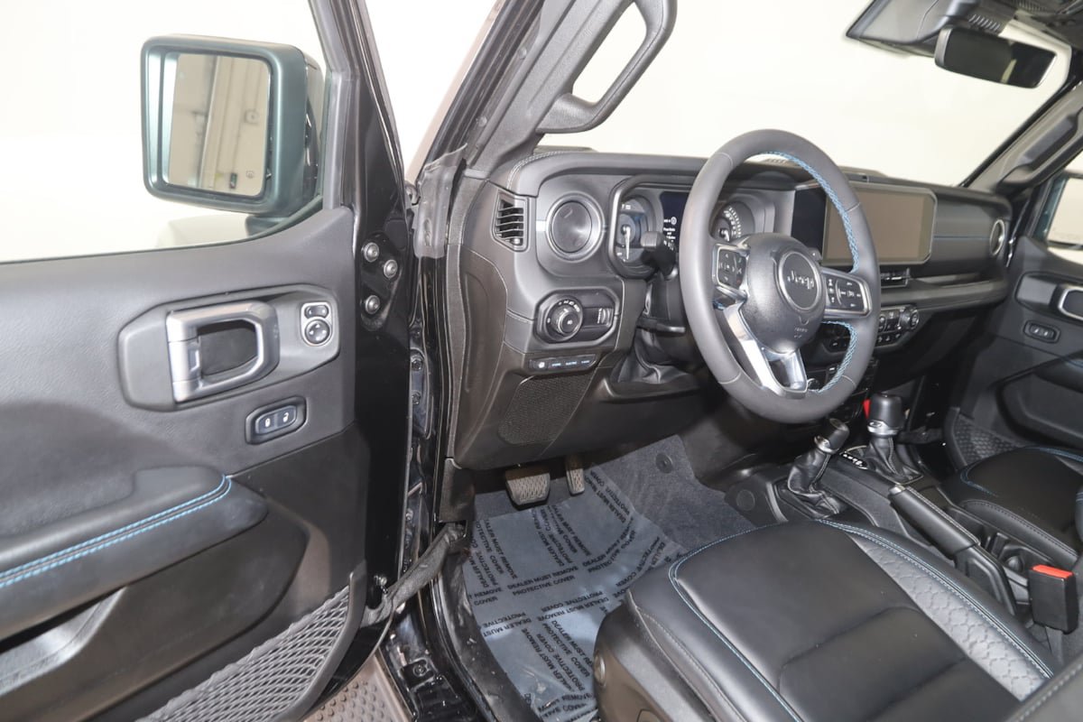 Used 2024 Jeep Wrangler High Altitude AWD/4WD image 39