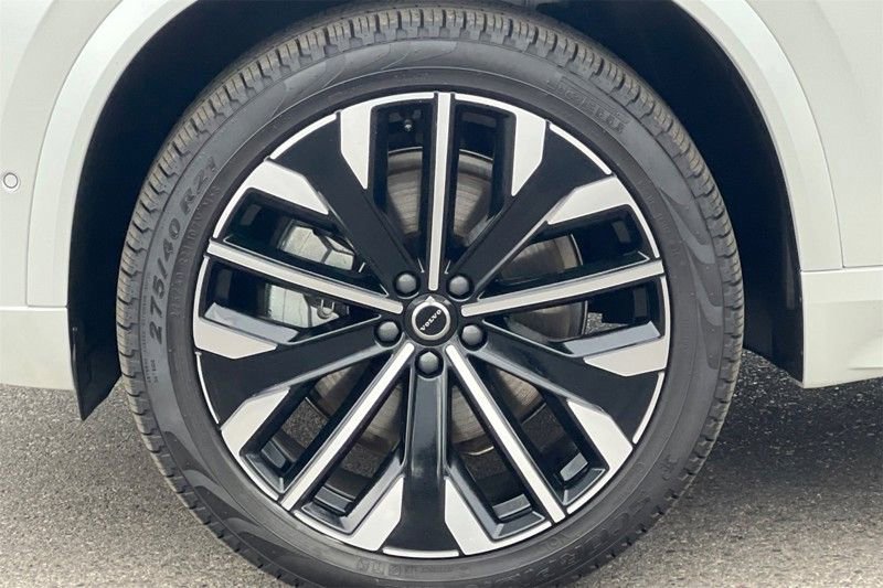 Certified 2025 Volvo XC90 B6 Plus image 29