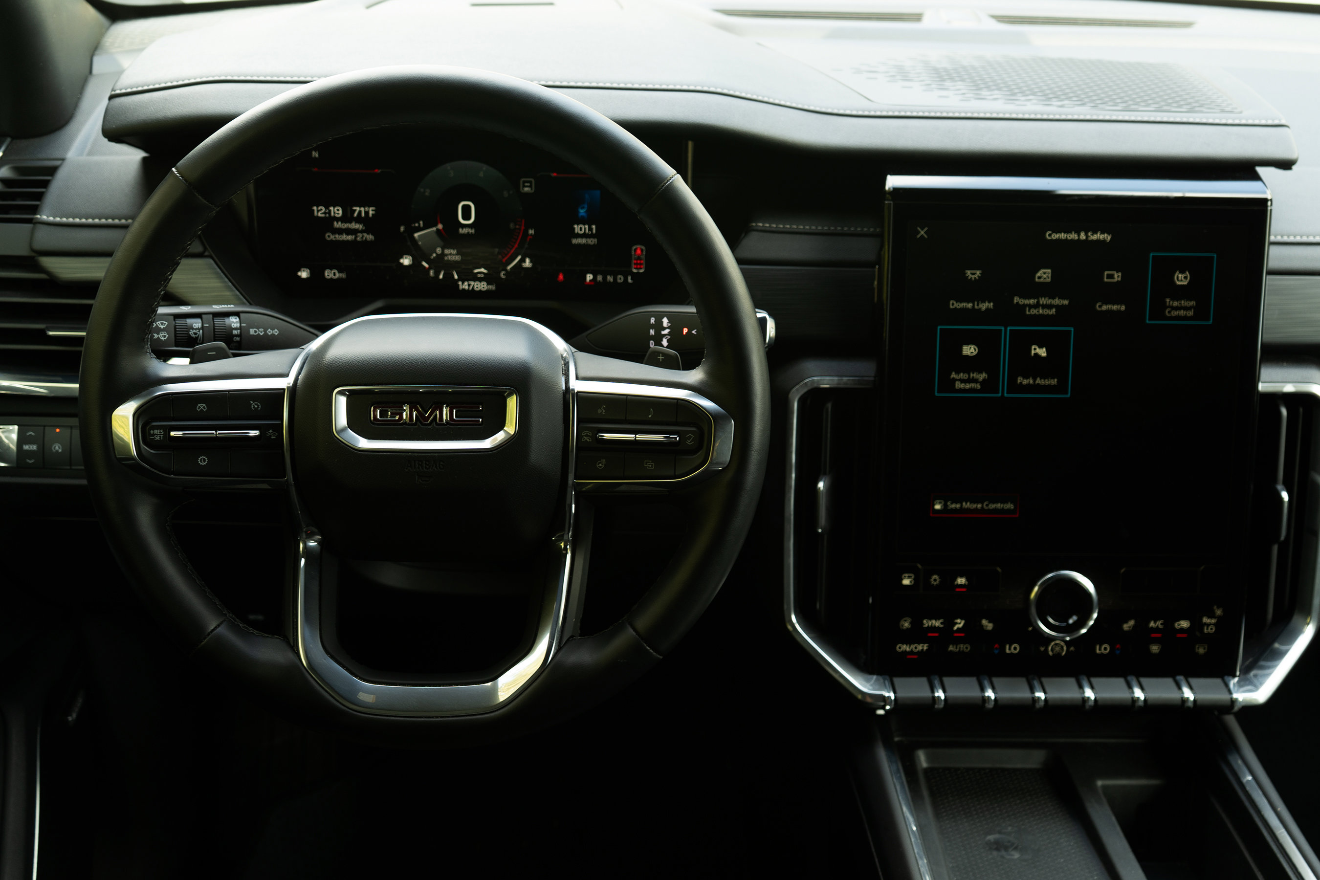 Used 2025 GMC Acadia Elevation image 27