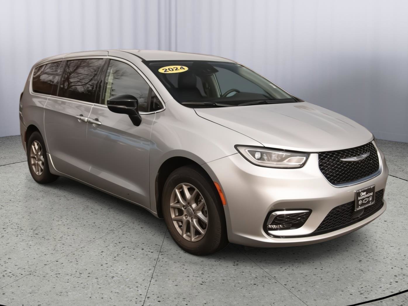 Used 2024 Chrysler Pacifica Touring-L