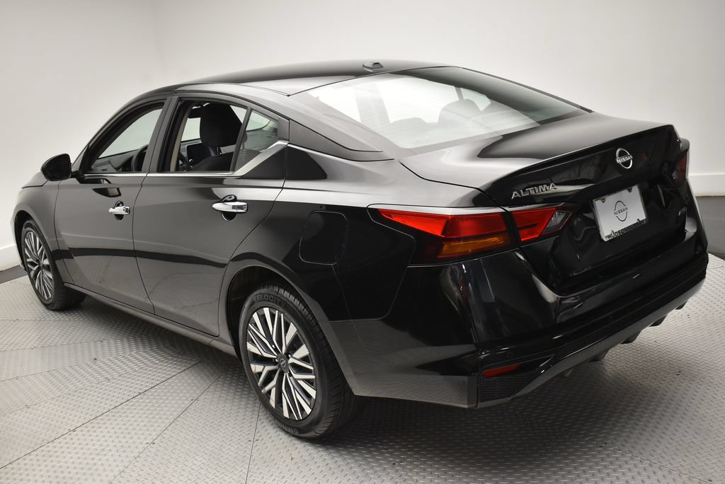 Used 2024 Nissan Altima 2.5 SV AWD/4WD image 7