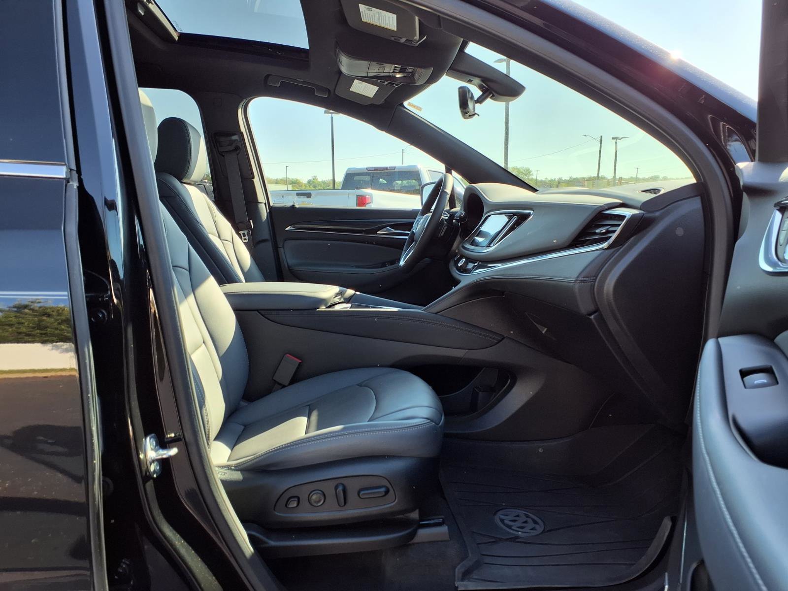 Used 2024 Buick Enclave Premium w/ Experience Buick Package FWD image 29