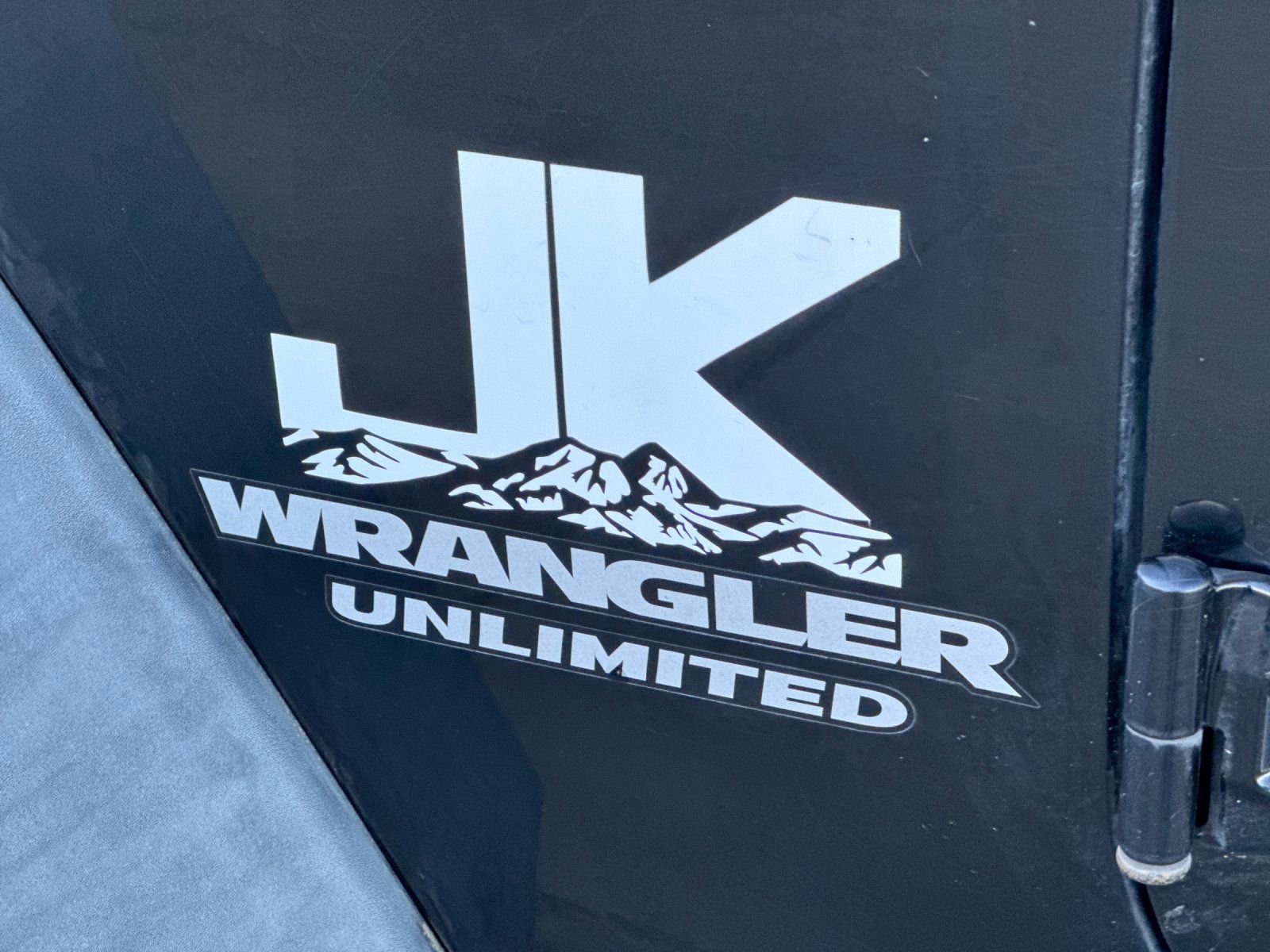 Used 2012 Jeep Wrangler Unlimited Rubicon w/ Dual Top Group AWD/4WD image 23