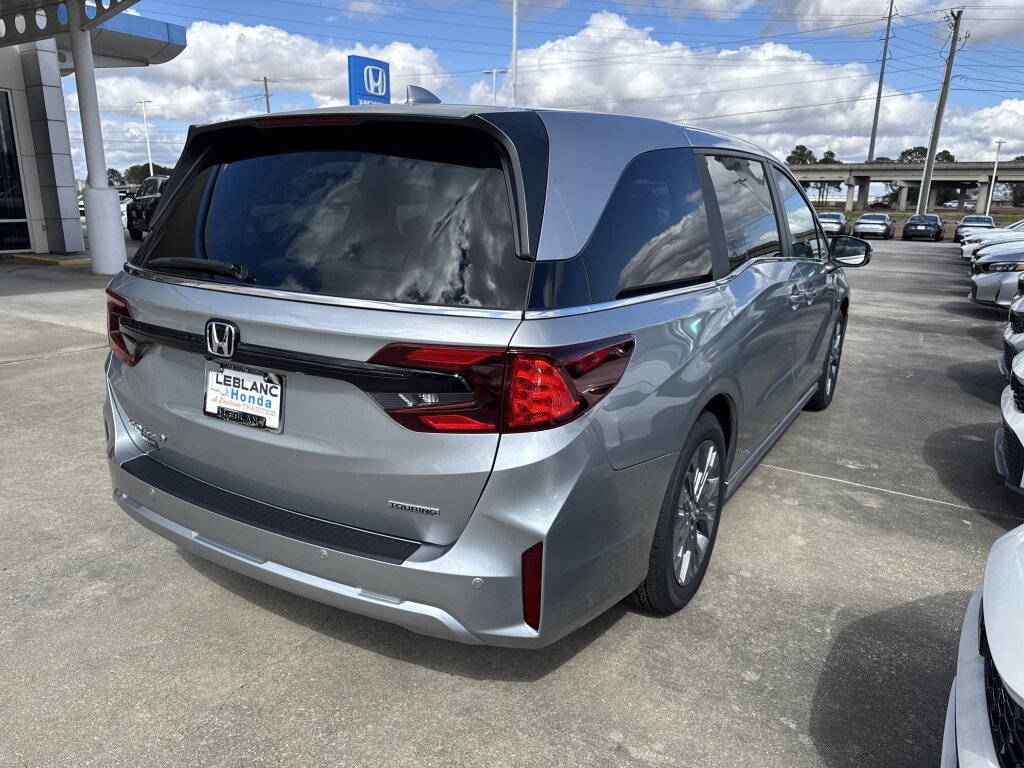 New 2026 Honda Odyssey Touring image 4