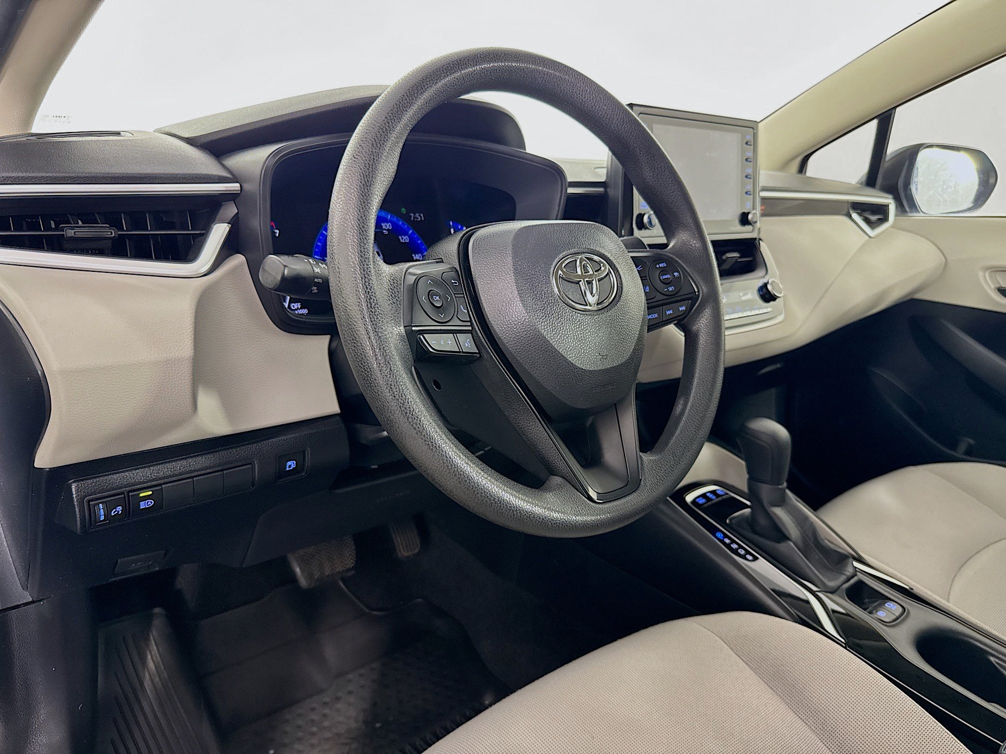Used 2022 Toyota Corolla LE FWD image 21