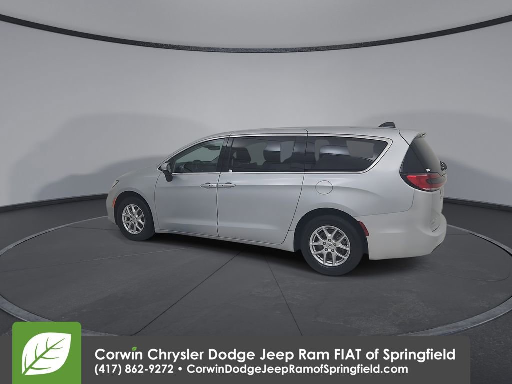 Certified 2023 Chrysler Pacifica Touring-L image 10