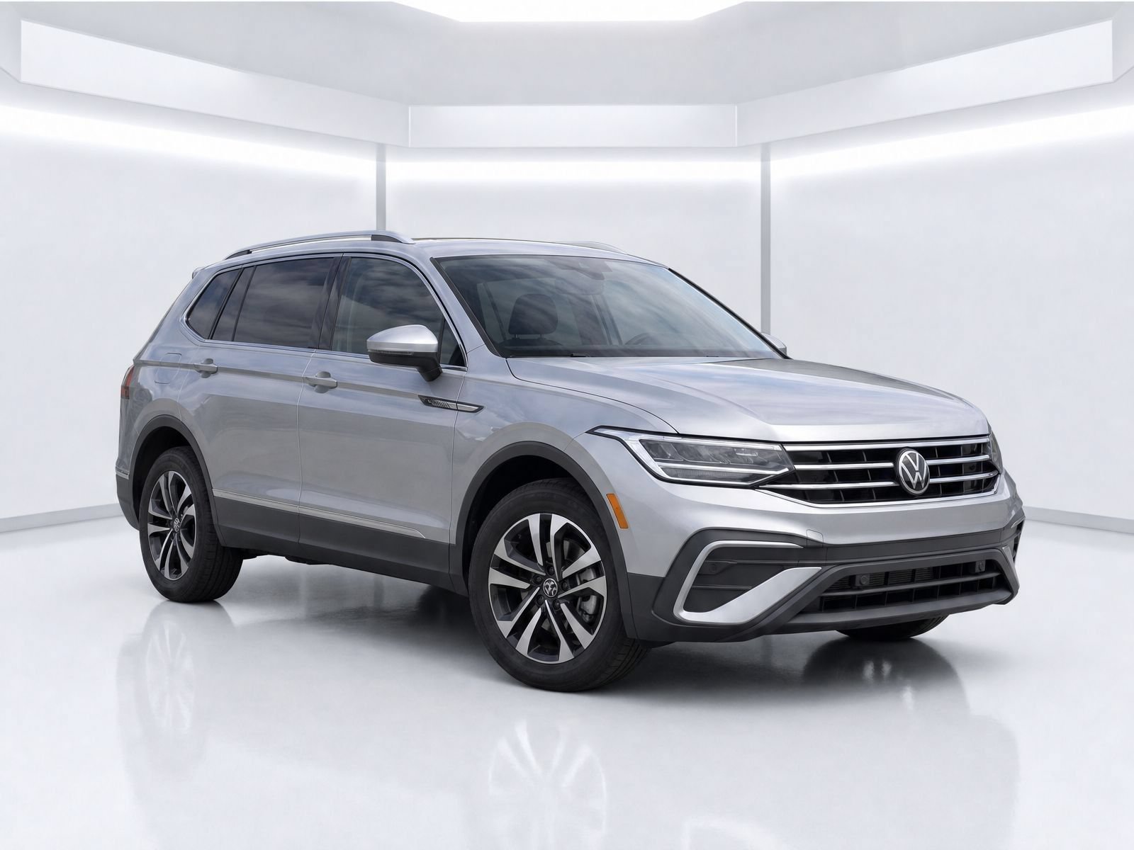 Used 2024 Volkswagen Tiguan S FWD image 6