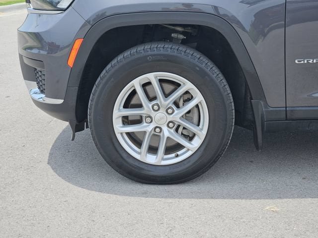 Used 2024 Jeep Grand Cherokee L Laredo w/ MOPAR Finishing Package AWD/4WD image 13