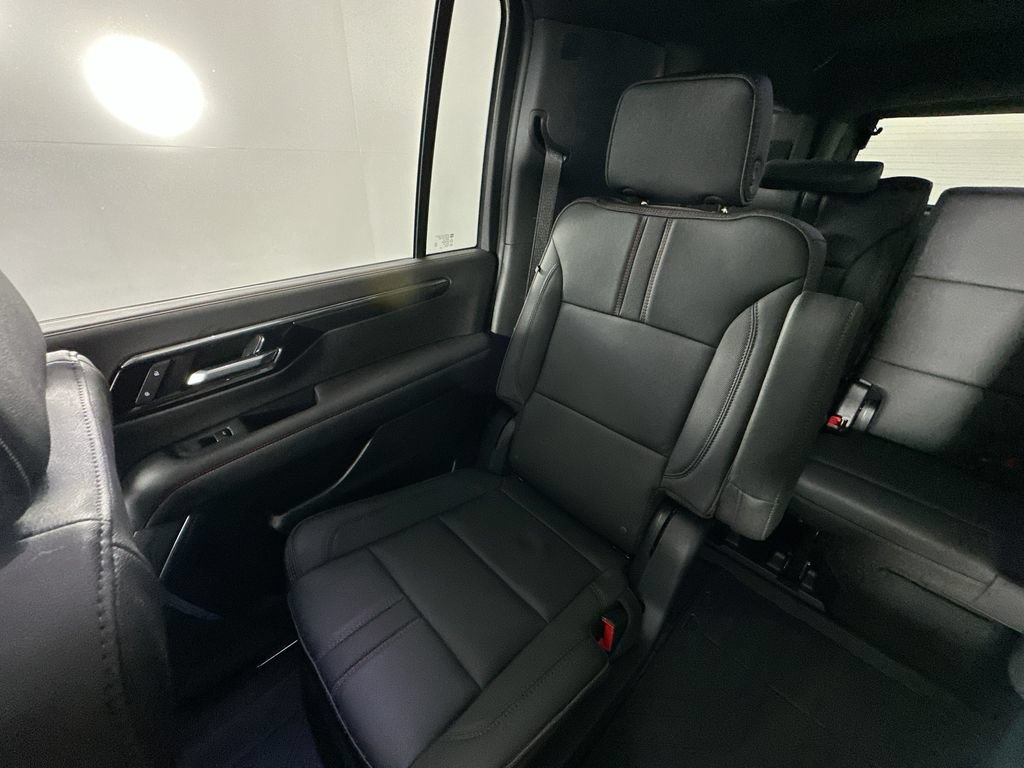 Used 2026 Chevrolet Suburban RST w/ Comfort Package AWD/4WD image 12