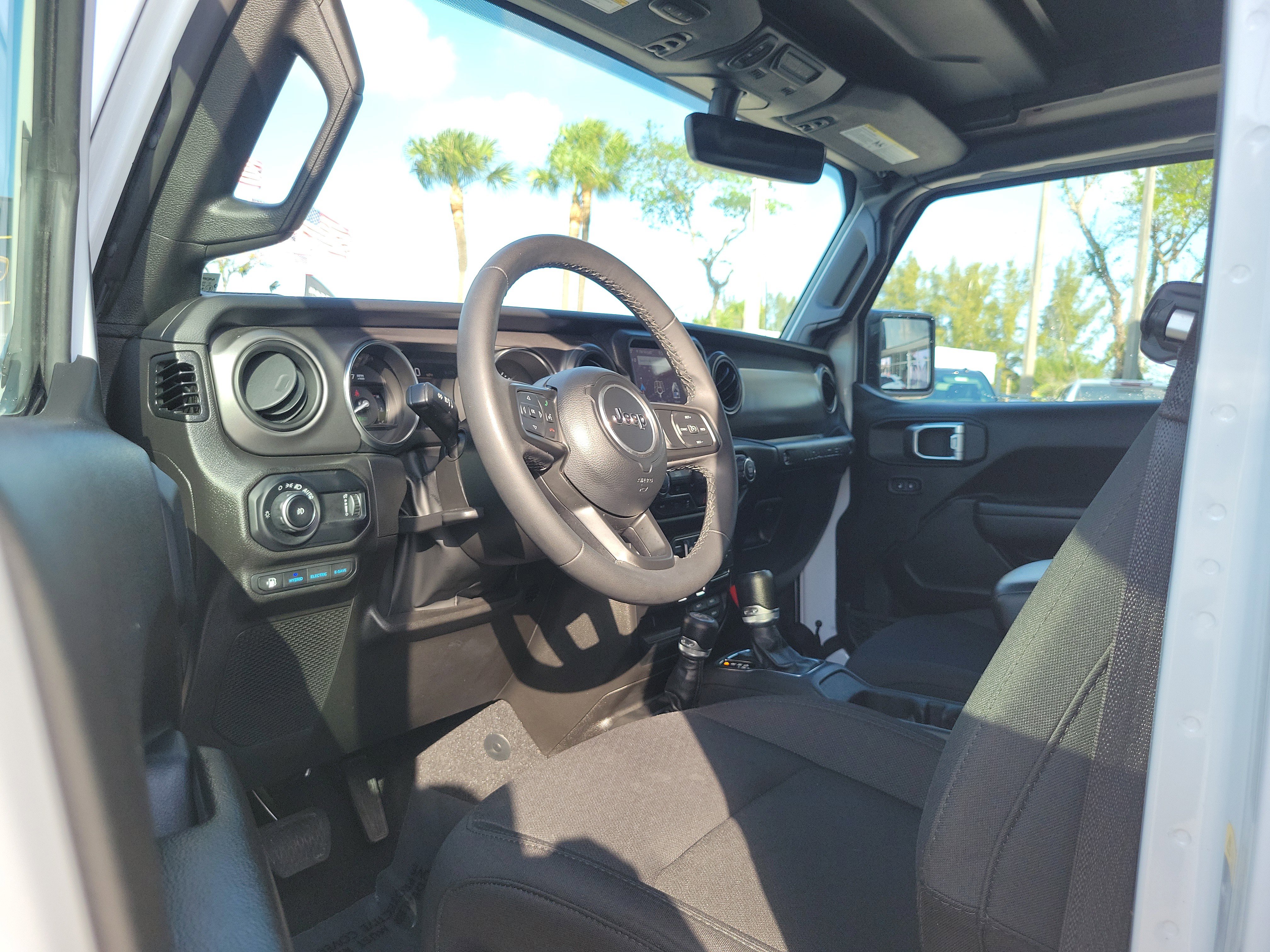 Used 2023 Jeep Wrangler Unlimited w/ Sun & Screen Package image 12