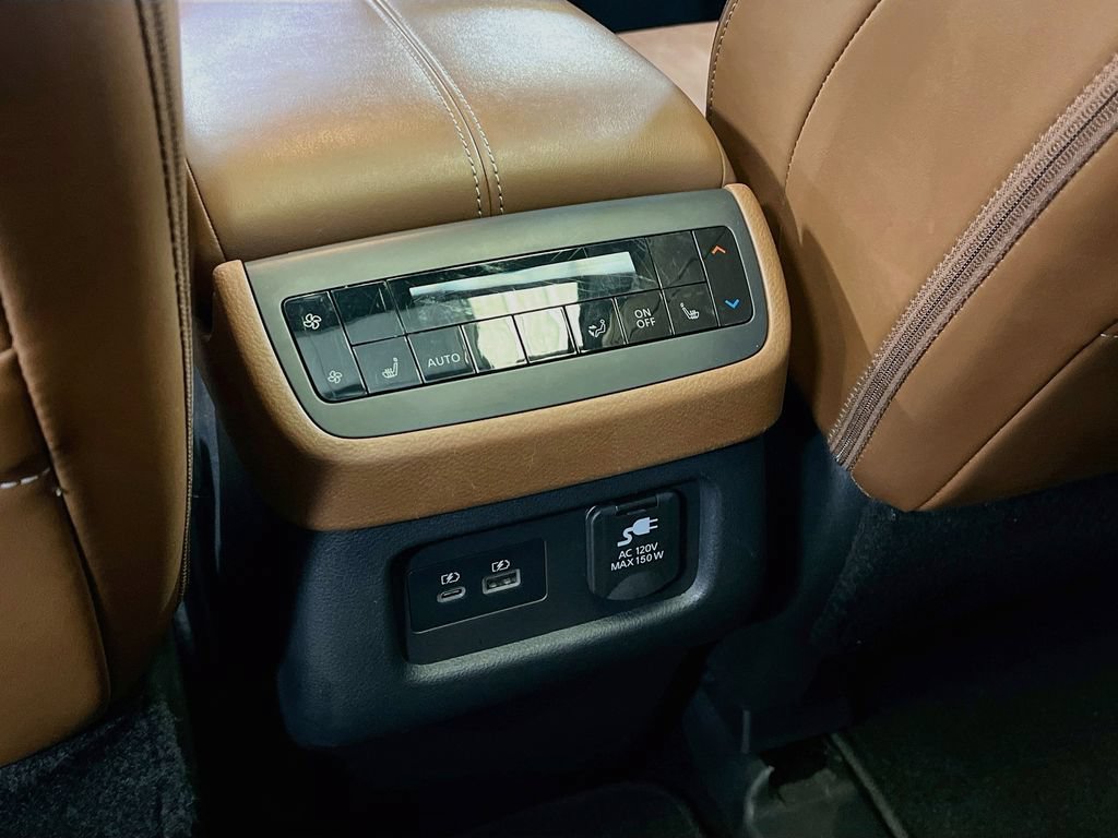 Used 2023 Nissan Pathfinder Platinum FWD image 26