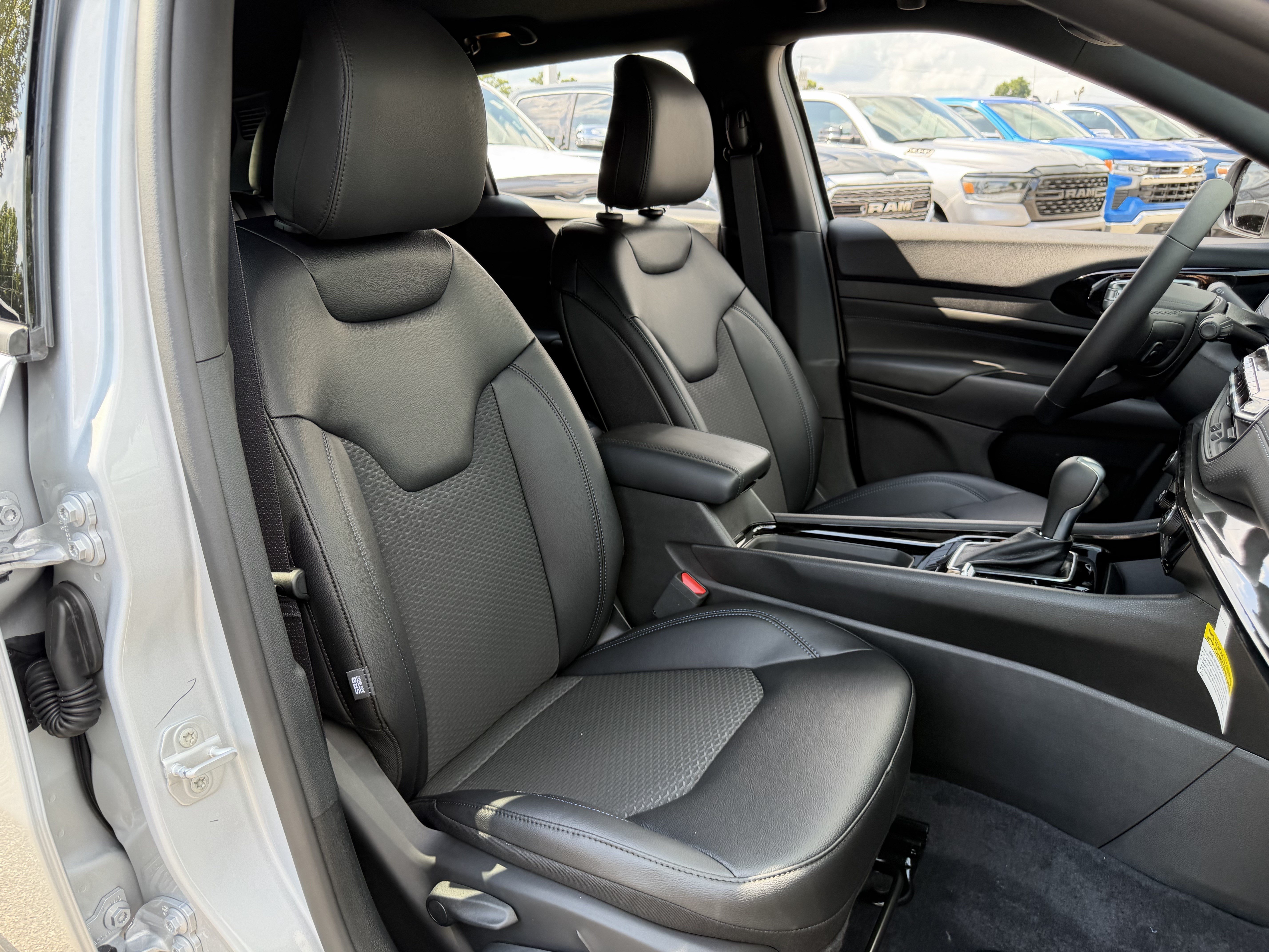 New 2026 Jeep Compass Latitude AWD/4WD image 33