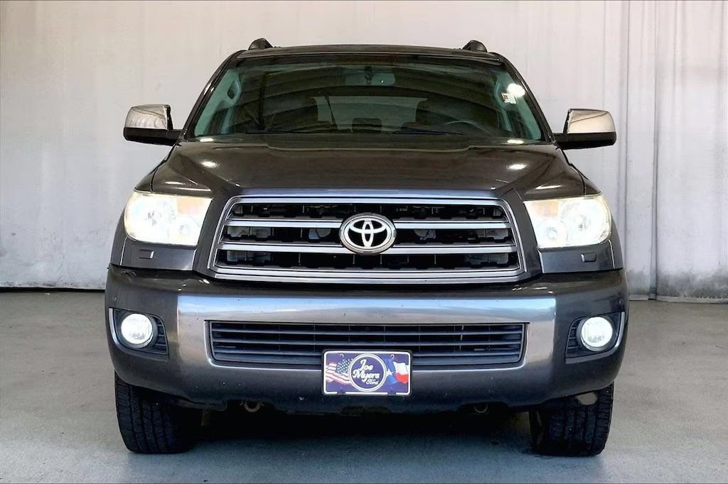 Used 2016 Toyota Sequoia Limited w/ Safety & Convenience Package RWD image 3