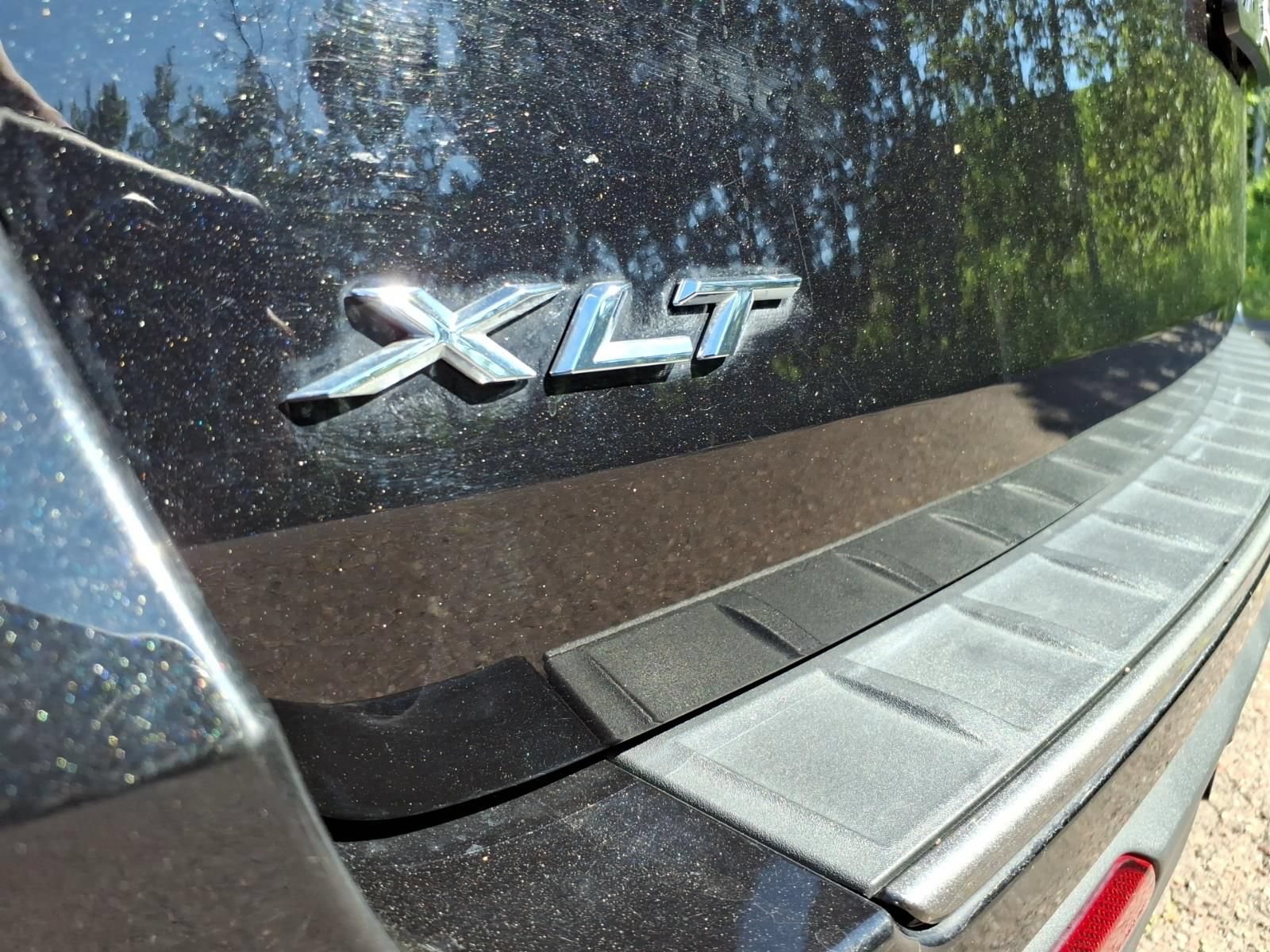 Used 2022 Ford Explorer XLT w/ Equipment Group 202A AWD/4WD image 15