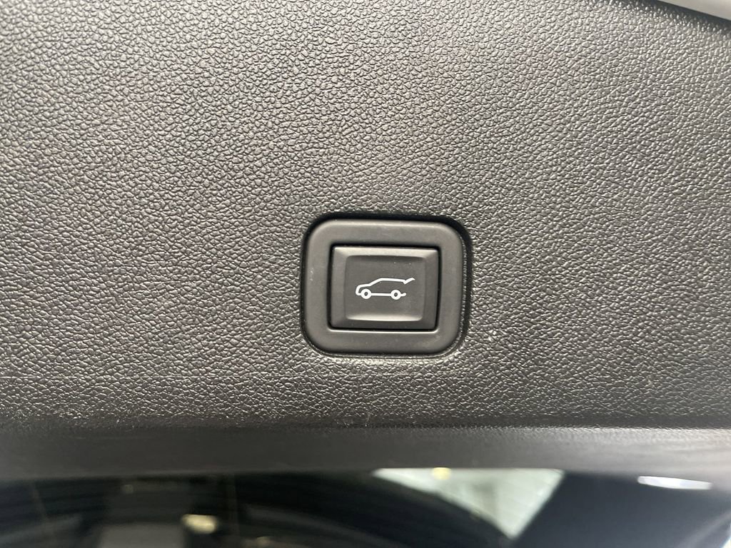 Used 2023 Cadillac XT6 Sport w/ Technology Package image 8