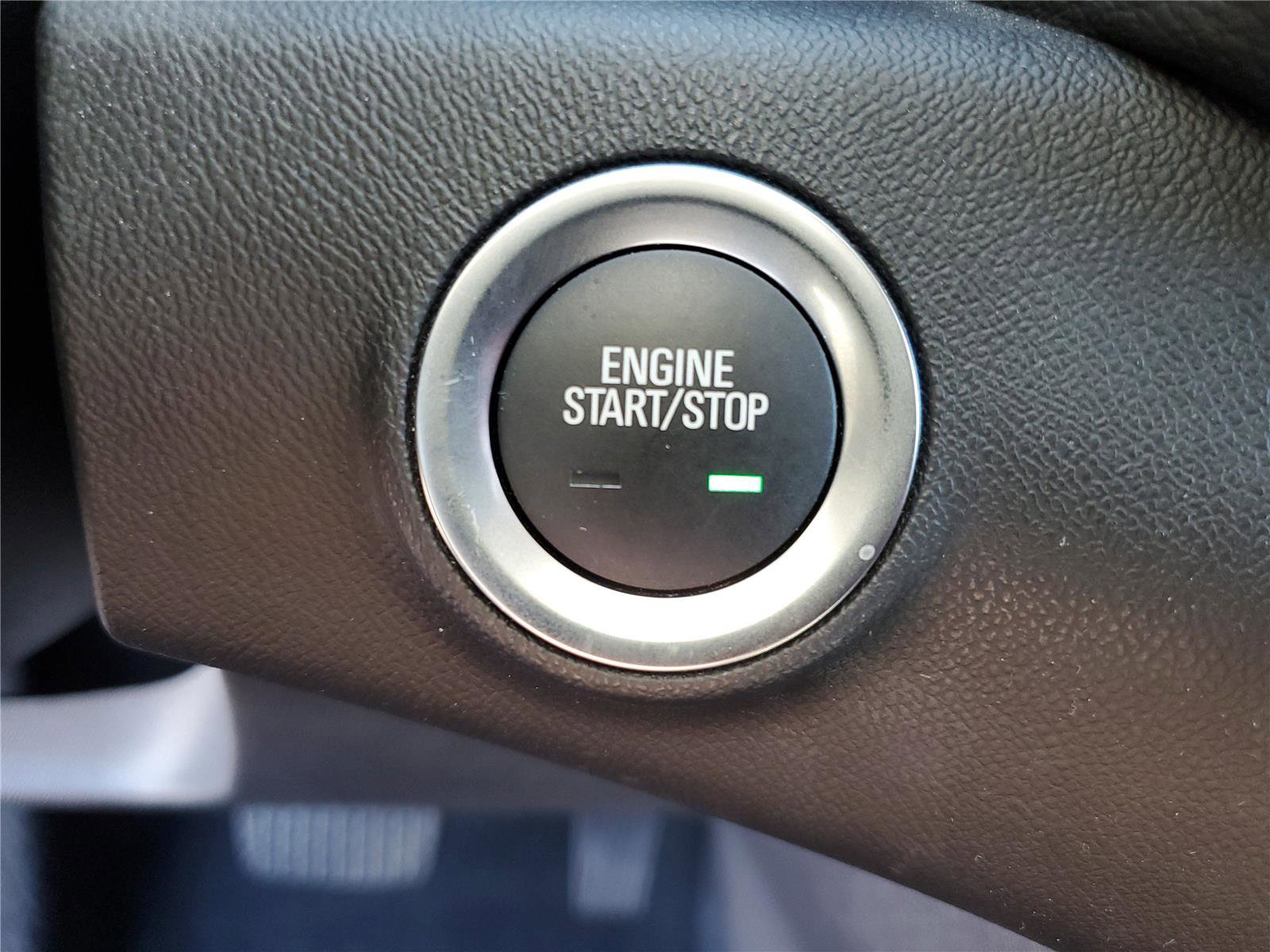 Used 2024 GMC Terrain SLE w/ Driver Convenience Package image 31