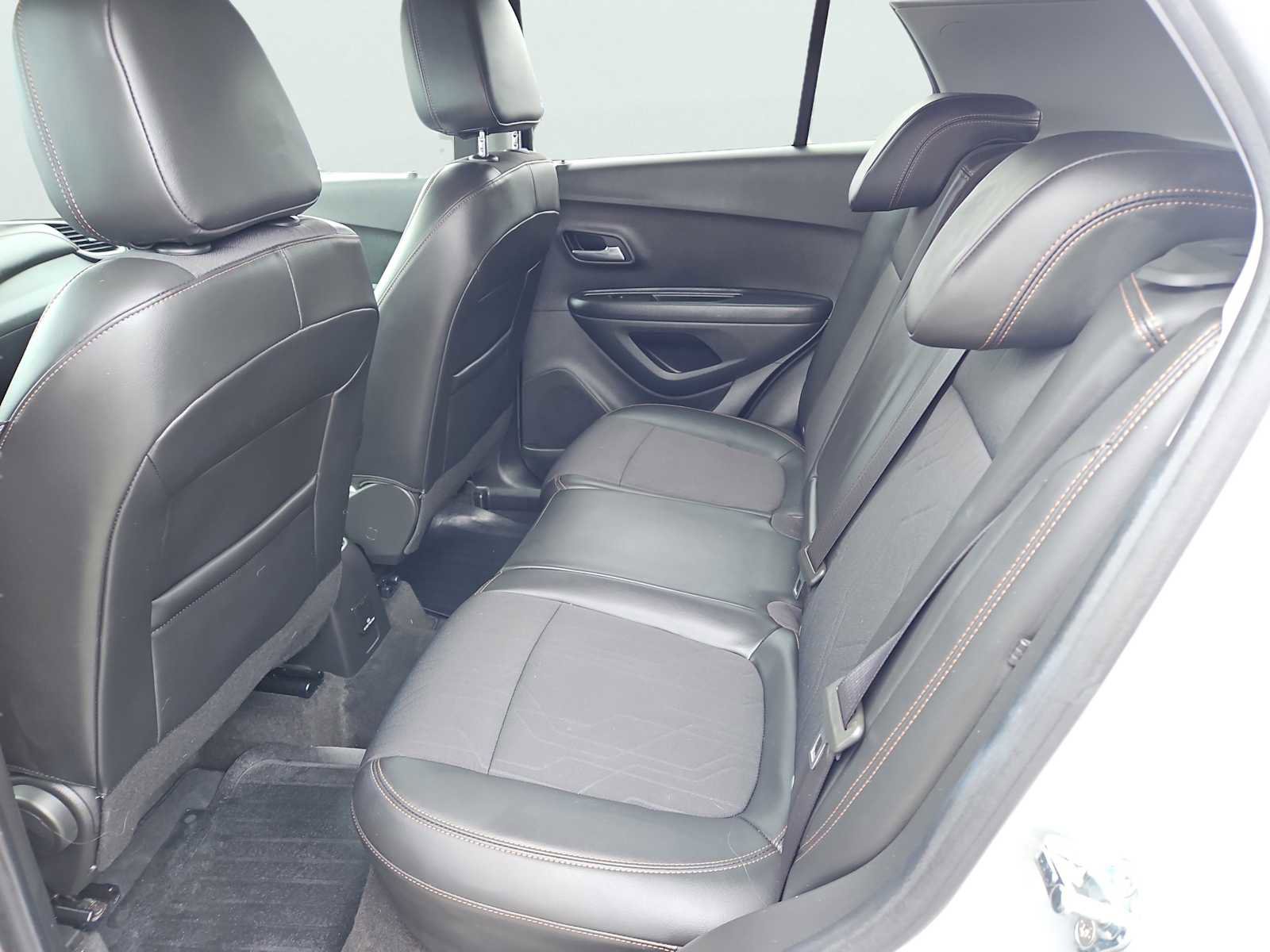 Certified 2022 Chevrolet Trax LT w/ LT Convenience Package image 28