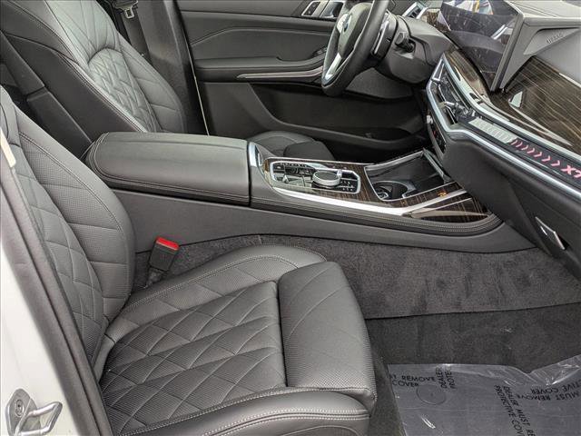 Used 2024 BMW X7 xDrive40i w/ Premium Package image 24
