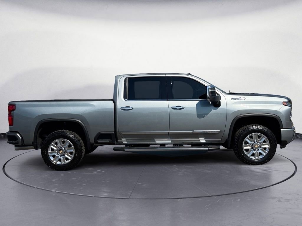 Used 2024 Chevrolet Silverado 2500 High Country w/ High Country Premium Package AWD/4WD image 9