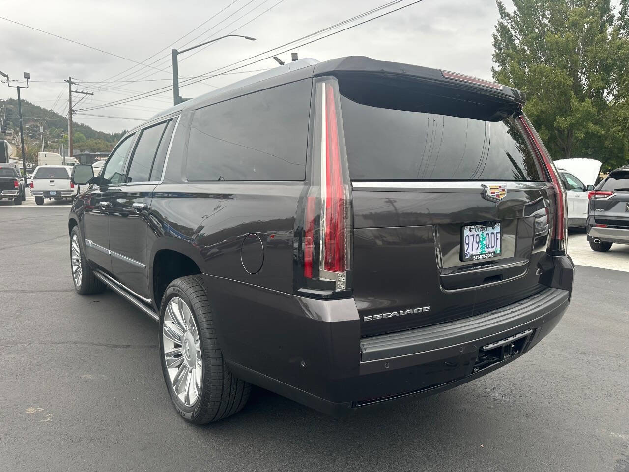 Used 2017 Cadillac Escalade ESV Platinum image 16