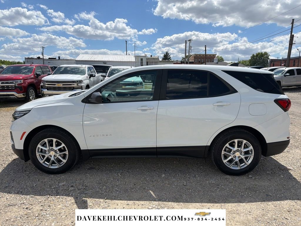 Used 2022 Chevrolet Equinox LS w/ LS Convenience Package FWD image 3