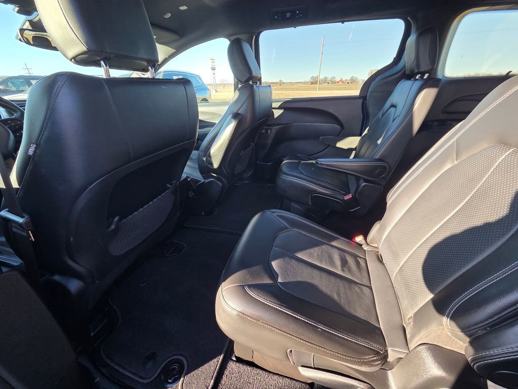Used 2020 Chrysler Pacifica Touring-L w/ Advanced Safetytec Group image 27