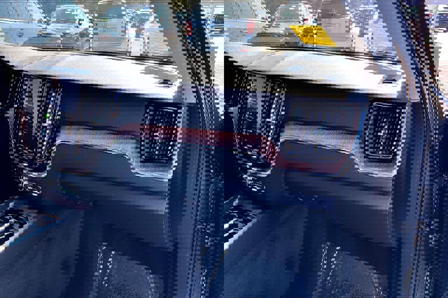 Used 2024 Volvo XC60 B5 Plus w/ Climate Package image 18