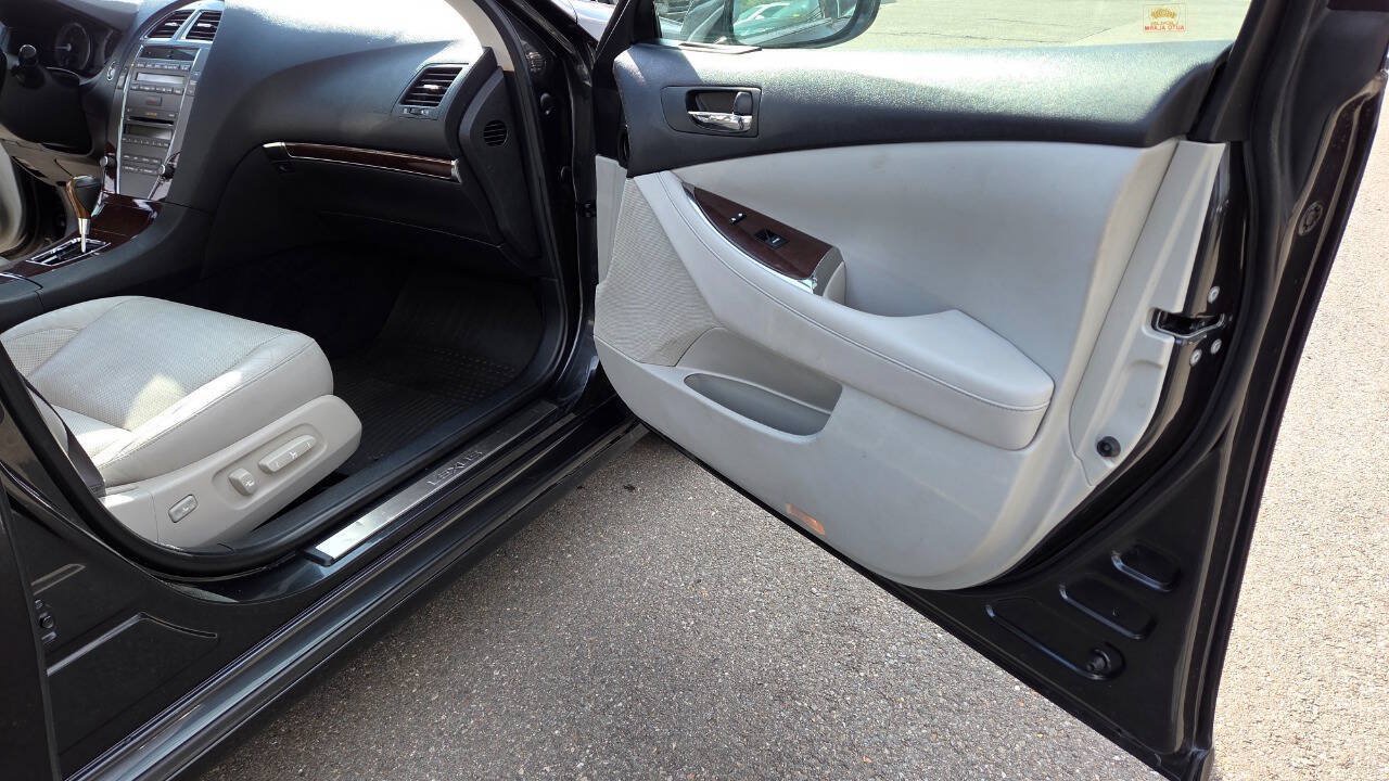 Used 2011 Lexus ES 350 w/ Preferred Accessory Package FWD image 38